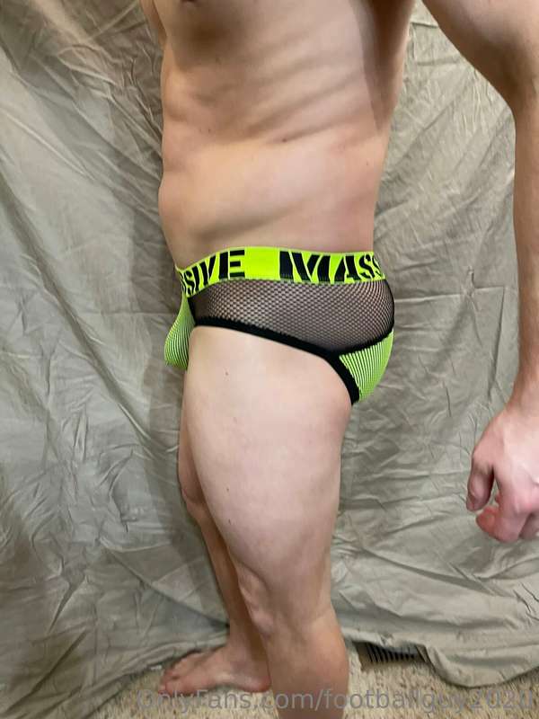Sexy massive briefs! 3