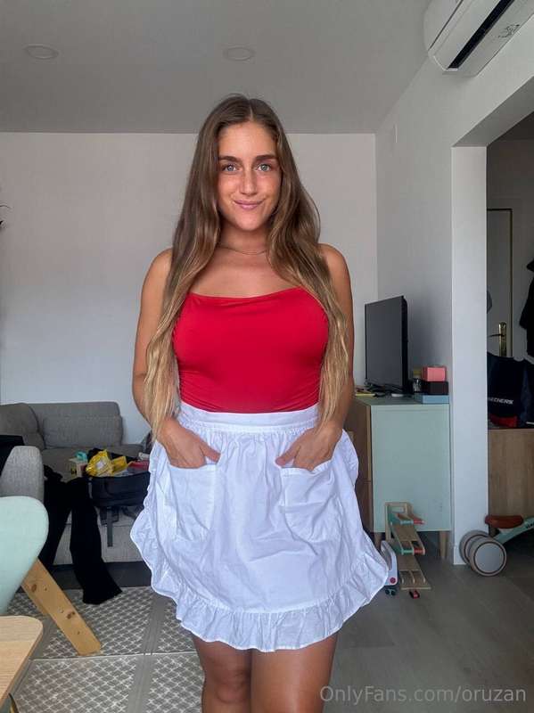 טבחיתאו ?העוזרת בית הלוהטת שאתה מנהל איתה רומן😅