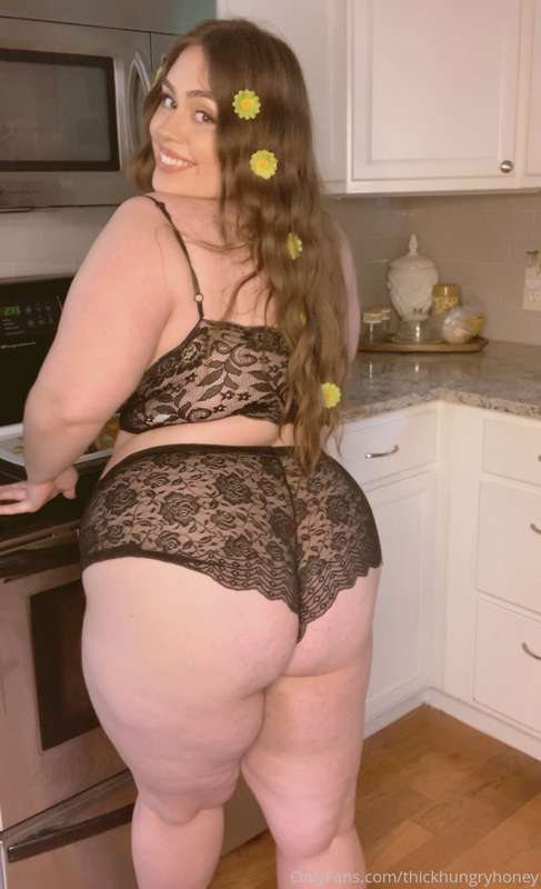 POV:
*pt 1*
I’m your very *hippie* housewife! 
We love all t.. 6