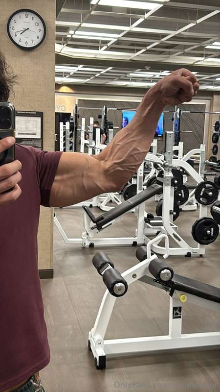 Growing out the beard and getting strong :) 💪🏼 Love u guys ❤.. 2