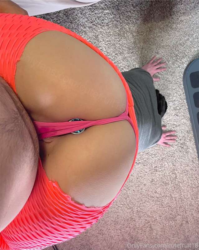 here’s some cum shot pics and “Behind The Scenes” pics from .. 5