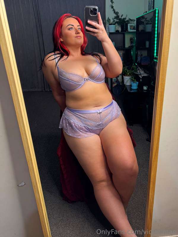 trying to look sexy for you... don't know if I'm succeeding ..