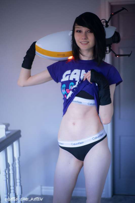 Any underboob or portal fans in da house? If you like both t..