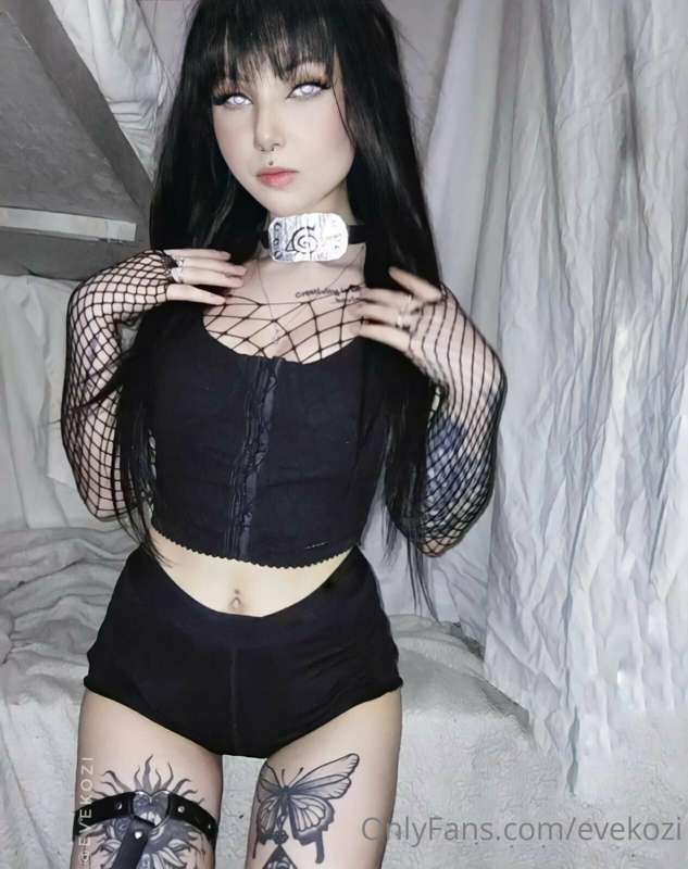 OMG!!🤭🤭 I accidentally found more pics of my Hinata cosplayy.. 4