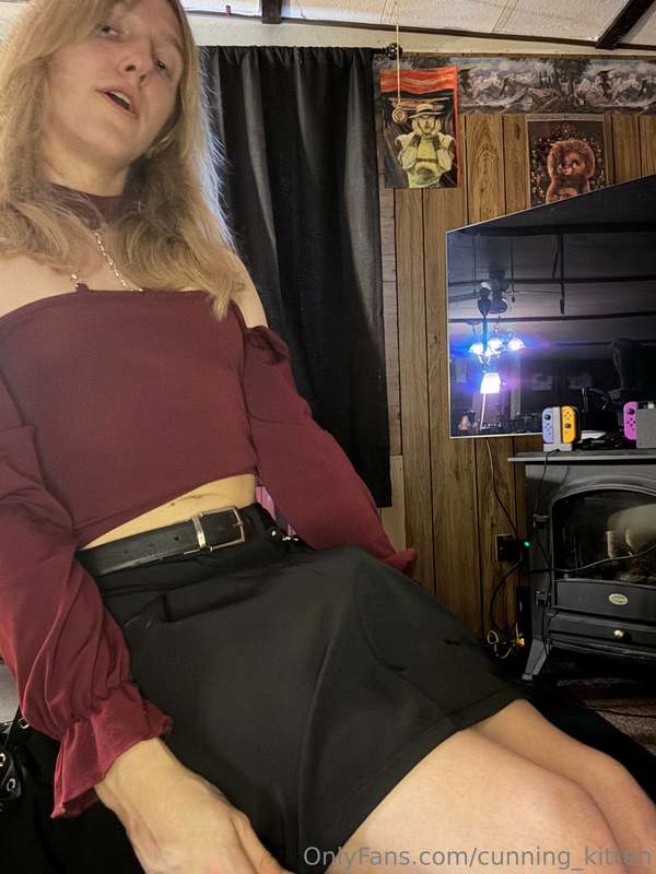 Happy Friday ✨✨ I heard you guys like skirts 🤭🫣 and hung wom.. 7