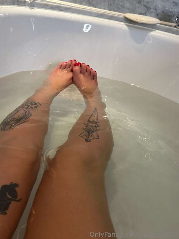 Pussy and feet 🦶🏼 2