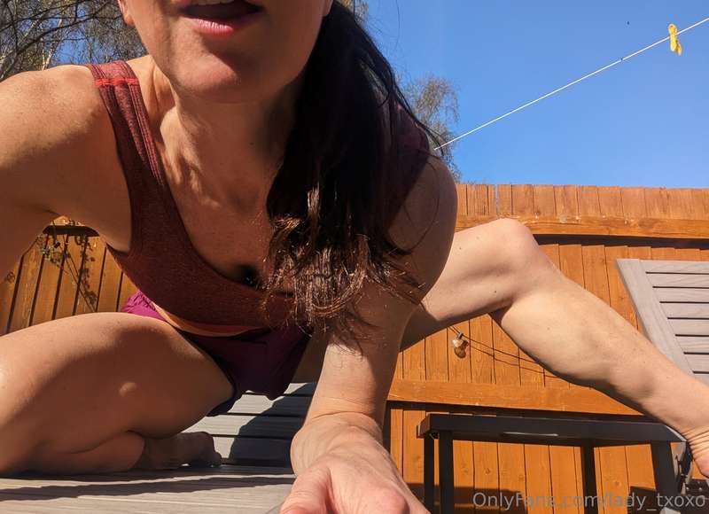 Cheeky post-jog selfies 🩵Have a glorious weekend!💛 2
