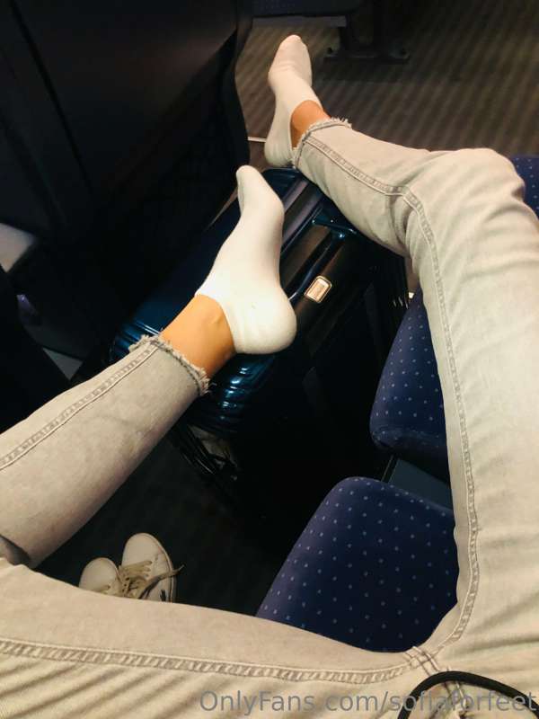 On the first video just few people on the train. Some minute.. 1
