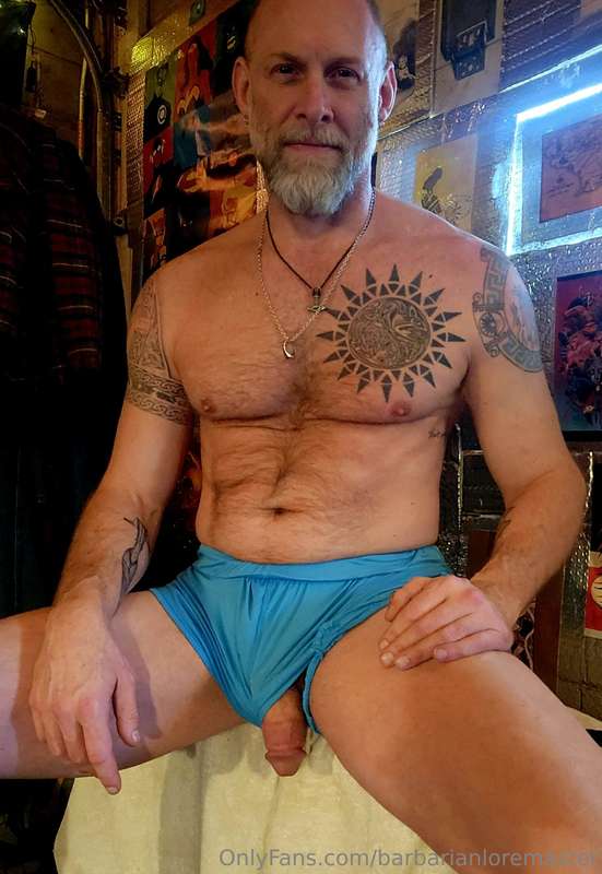 Welcome! Hope you don't mind these old shorts 4