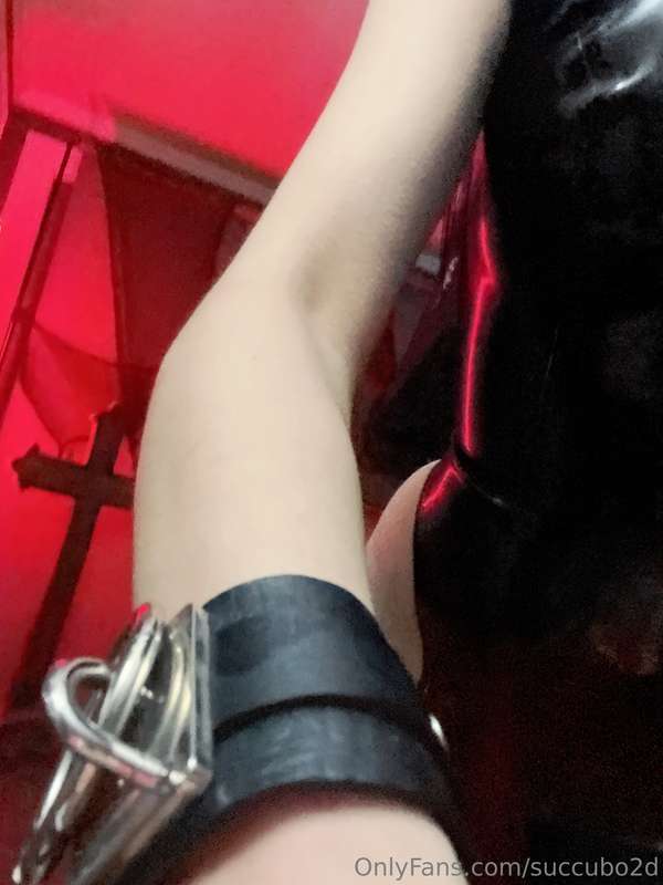 Con ropita de látex 💕 12