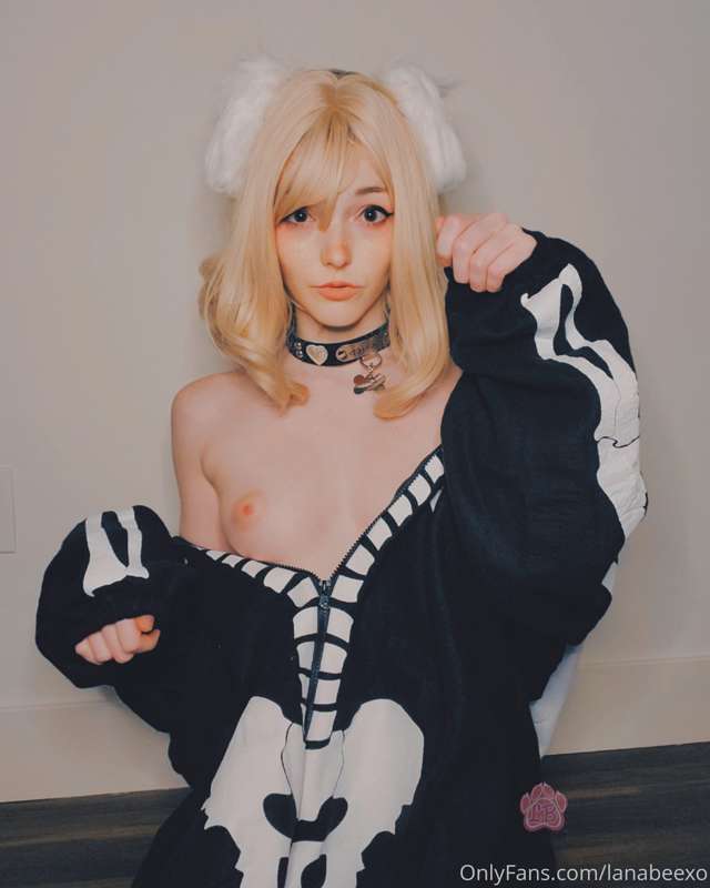woof! ive got some fun costumes for here and tik tok and twi.. 5
