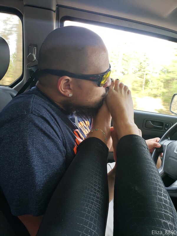 Even while driving he worships me ???? @kingtohisqueen 2