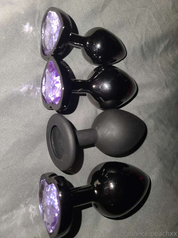 Wanna see me take these buttplugs 1