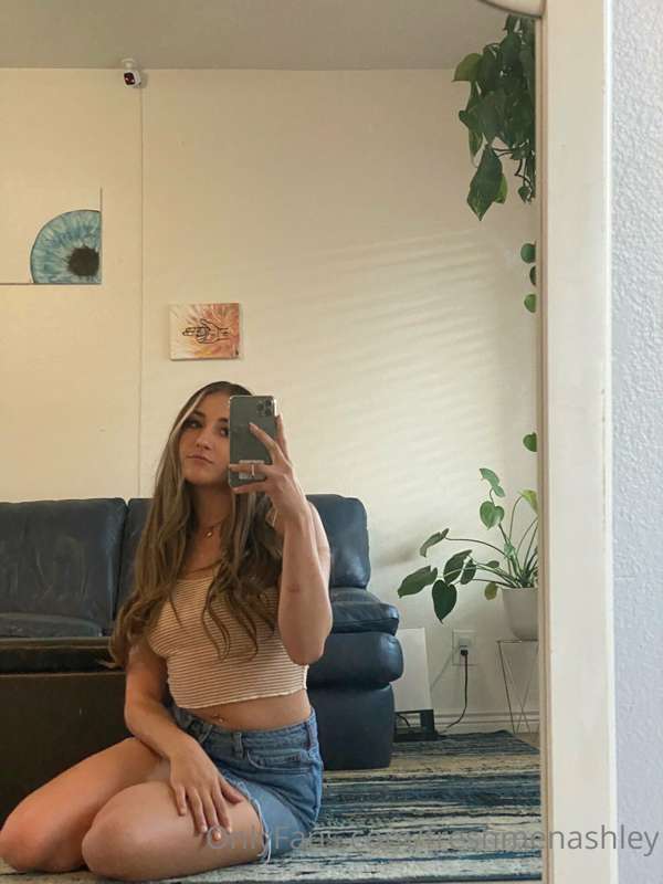 DM if you feel so horny as well 😈
