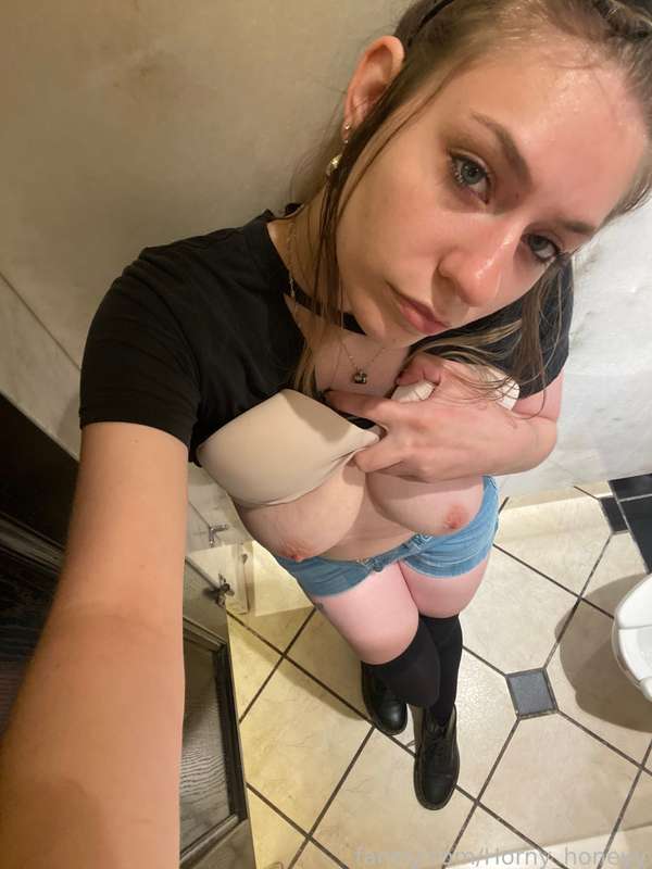 Horny_Honeyy - Fansly - 14 Jun, 2024
