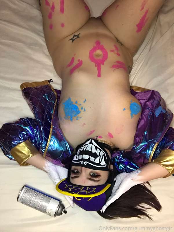 Akali with body paint 💜 23