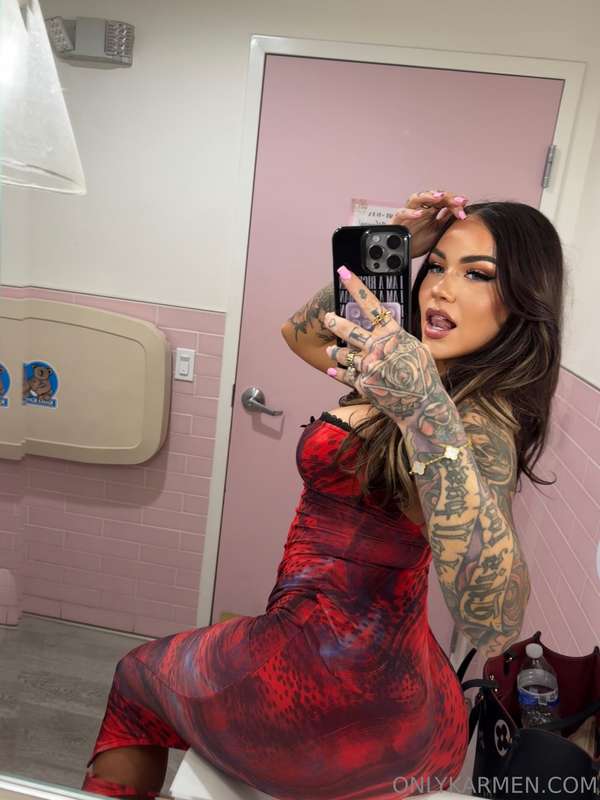 Serving ass, laughs, and questionable decisions 💋