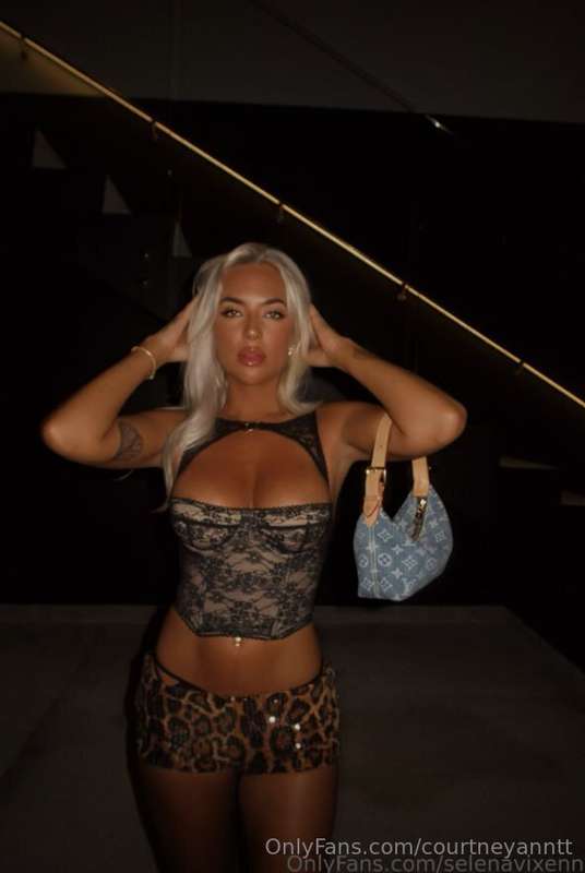 WOW 😲 @selenavixenn is posting the craziest tapes in her pag.. 2