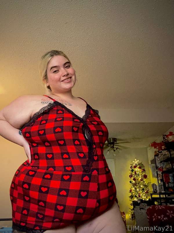 Happy Holidays from lilmamakay!She is bringing in the new ye.. 15