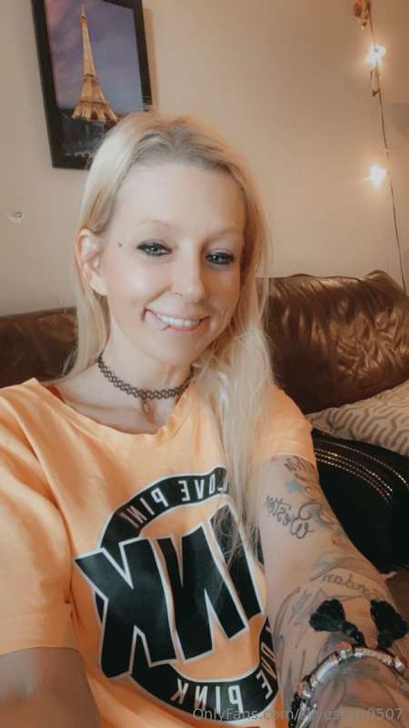 I’m ME laid back fun sexy and chill. Everyone who’s met me k.. 20