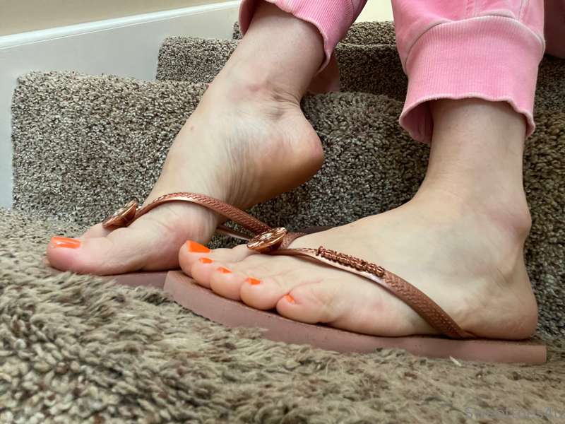 One of my fans bought me these Rose gold Havaianas! Wouldn’t..