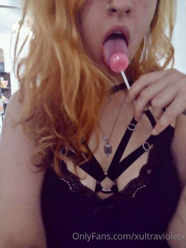 I want to lick that lollipop 🍭