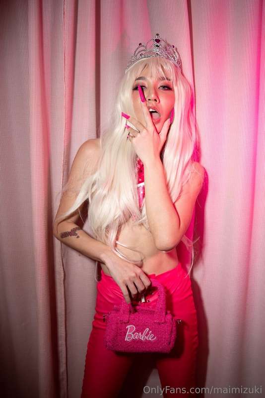 Barbie looking for her Ken doll. 💋