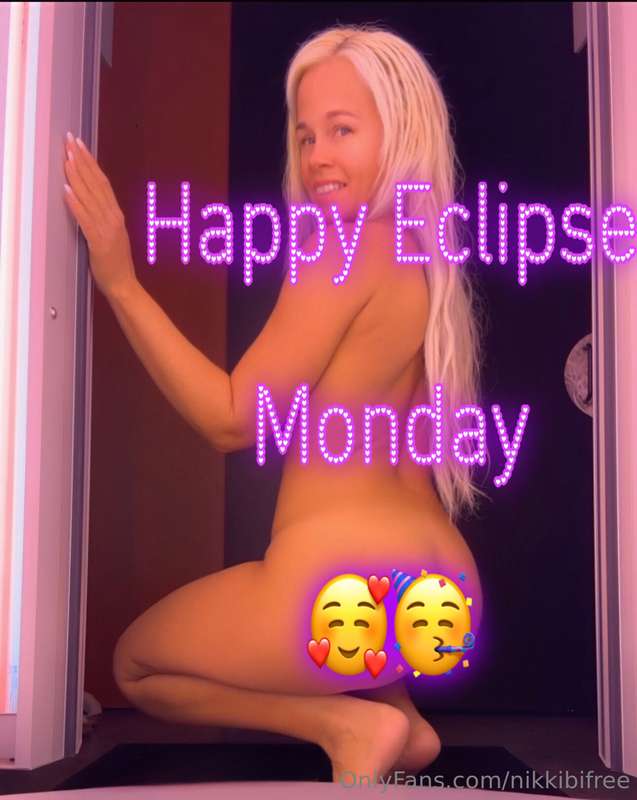 Happy Eclipse Monday 🌍! I’m in the line of it annd got my gl..