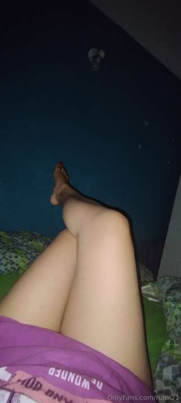 Love, I'm alone at home and I'm very horny... would you like..