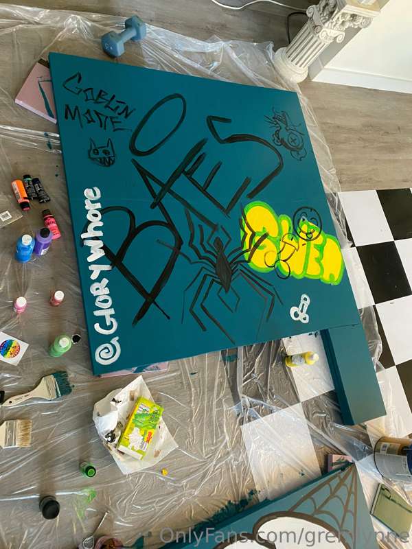 My knees hurt from painting but I’m making a glory hole set 1