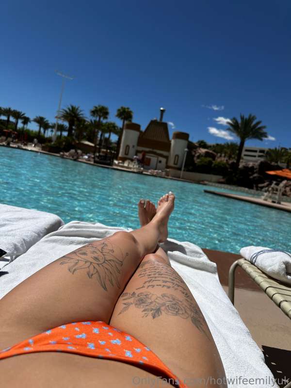 Wishing I was round the pool right now! I’m missing the suns.. 1