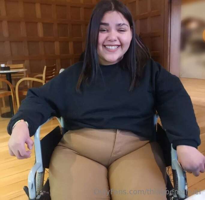 hii, I am @wachelinde 🥰  I am 22 years old, from Argentina🇦🇷..