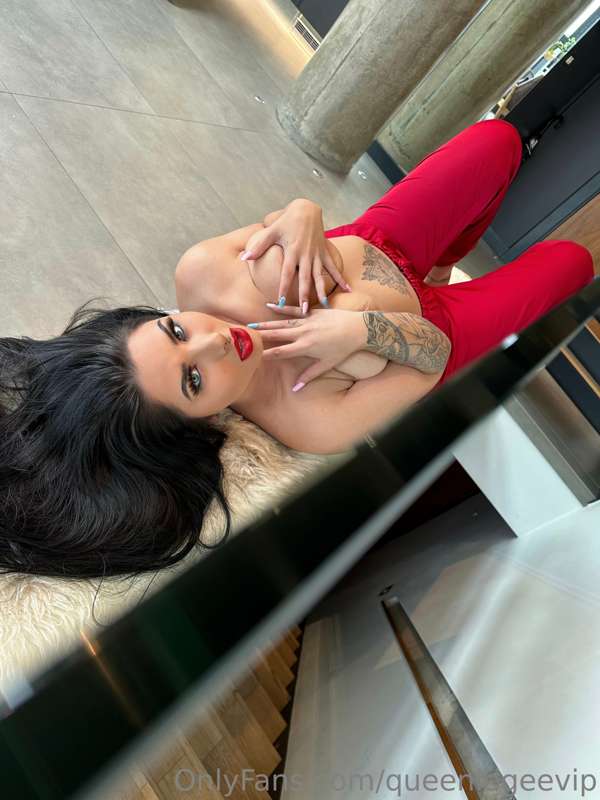 Cum and entertain me😜😘 1