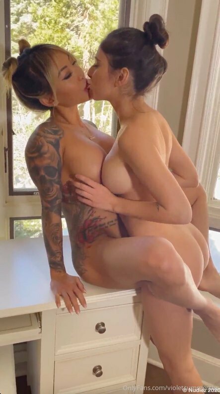 G/G - PLAYING WITH KIARA MOON
Kiara’s body is insane 🔥 and I..