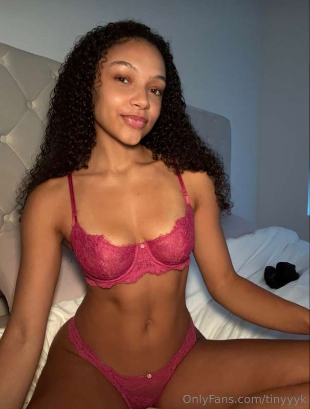 Amazing Beauty boriqua @kaylinbradshaw created her page toda.. 1