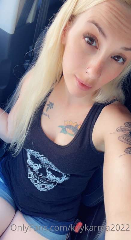 How was everyone’s day? I really wanna buy some new sexy clo..