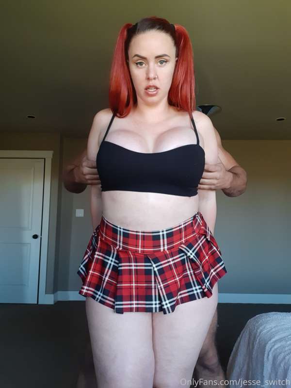 More in this outfit because it's hot as fuck. Yall want all .. 2