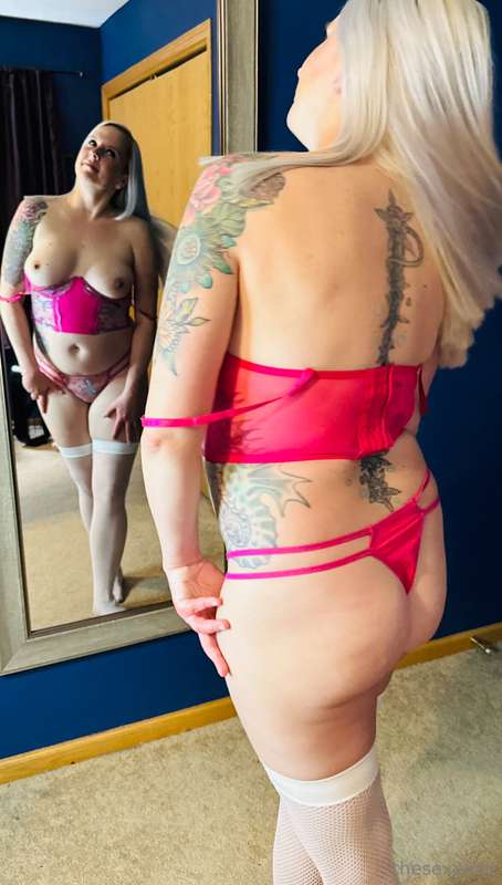 **Happy Hump Day!** 🍑