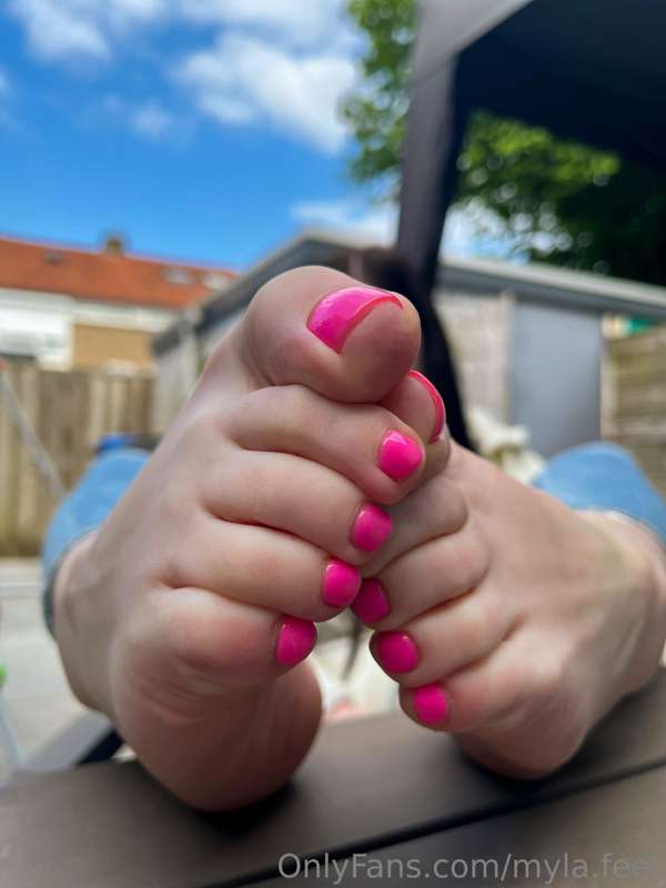 Who is loving this pink just as much as me?!😏💖 1
