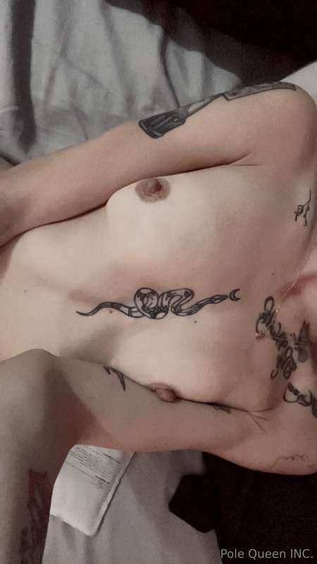 A broke girl needs some money 💰 dm me with your request I go..