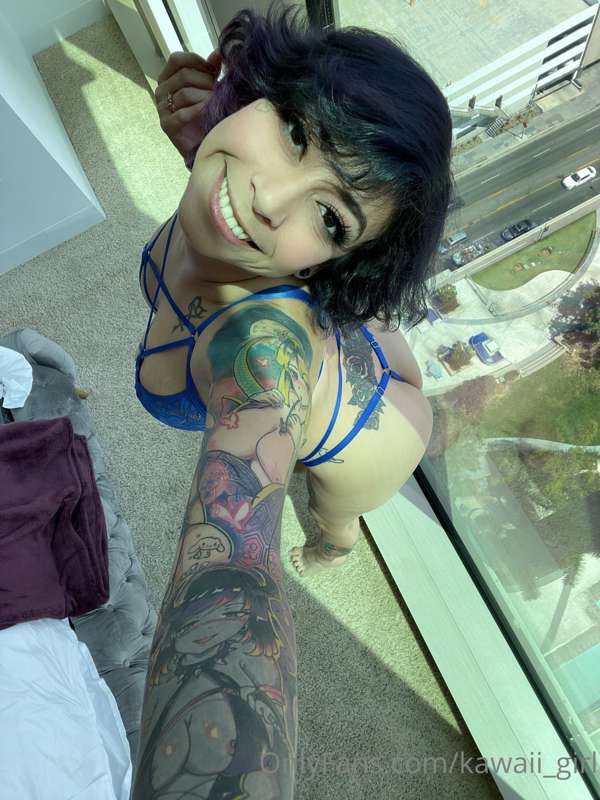 Casual lingerie selfies next to this giant window💕 
Do you t.. 2