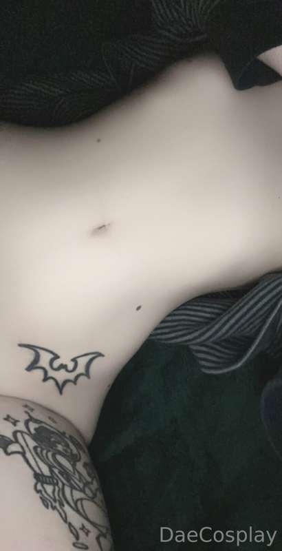 Touch my tummy pls