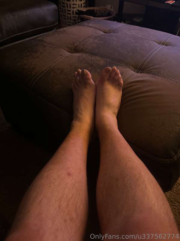 Need my feet rubbed and toes sucks