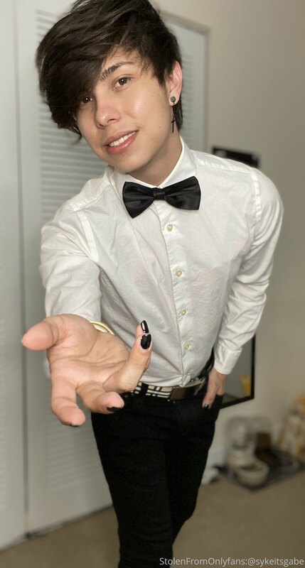 Soooo, anyone into guys in suits like I am ?? Here’s the pic.. 5