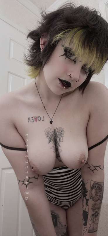 Boozygremlinx - Fansly - 04 Jan, 2022 1