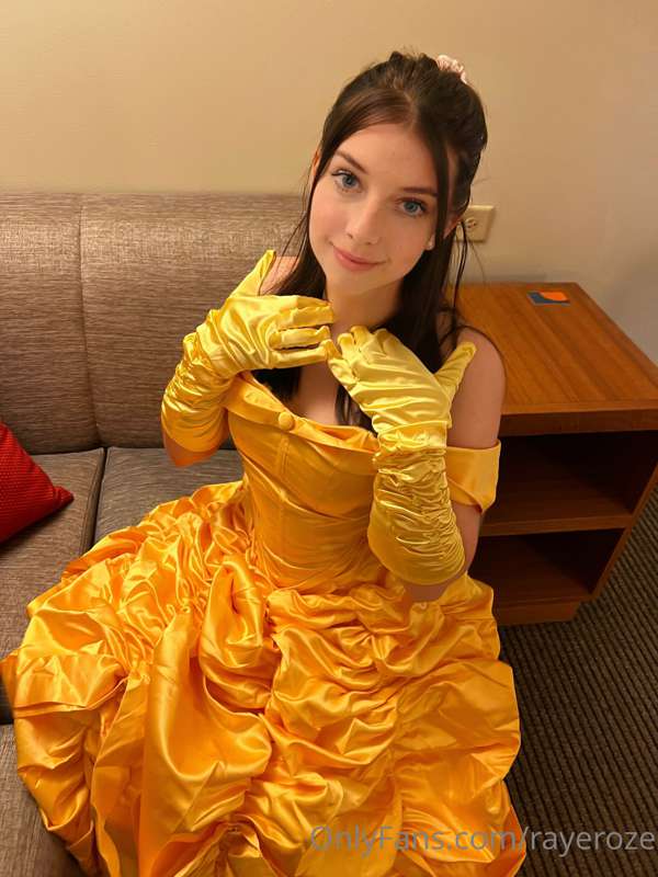Who’s up for a fairytale kind of night? 🥰 2