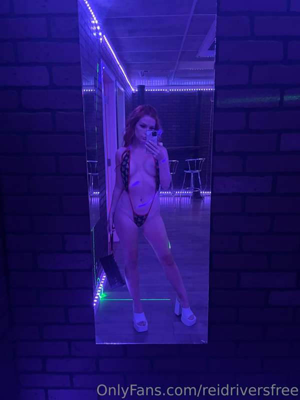 Who wants to dance with me? 1