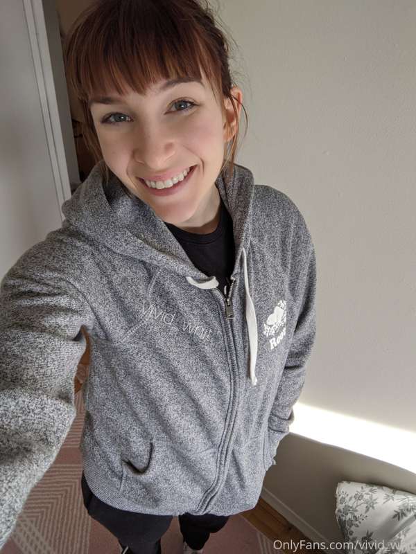 !!!! BREAKING NEWS !!!! Comfy cozy girl strips to become com..