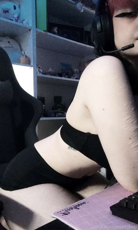 You wanna Play with me?? 🎮🍑