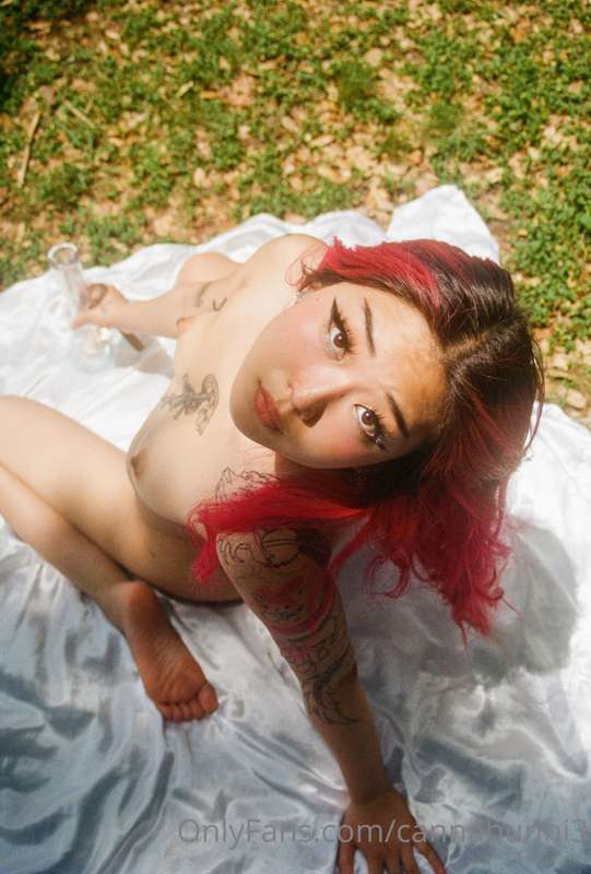 swipe to see my flowering butthole omg... miss when she was ..
